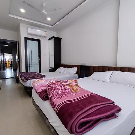 Hotel Jyoti Shree 우자인 외부 사진