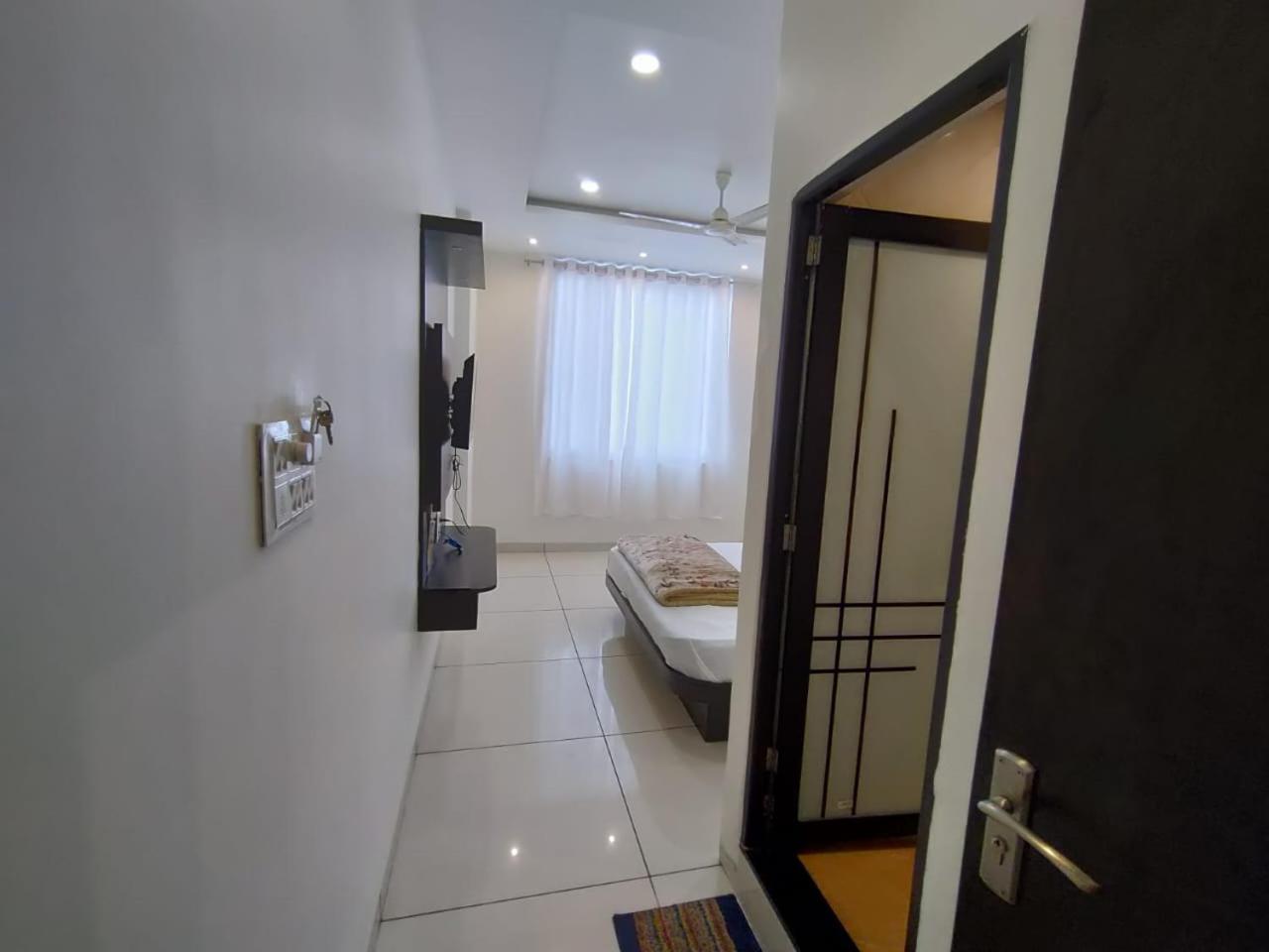 Hotel Jyoti Shree 우자인 외부 사진