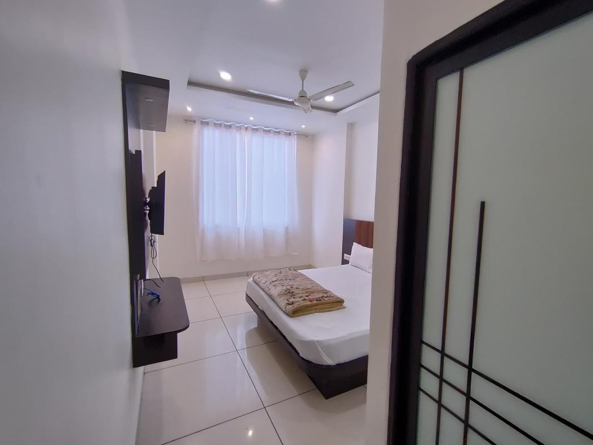 Hotel Jyoti Shree 우자인 외부 사진