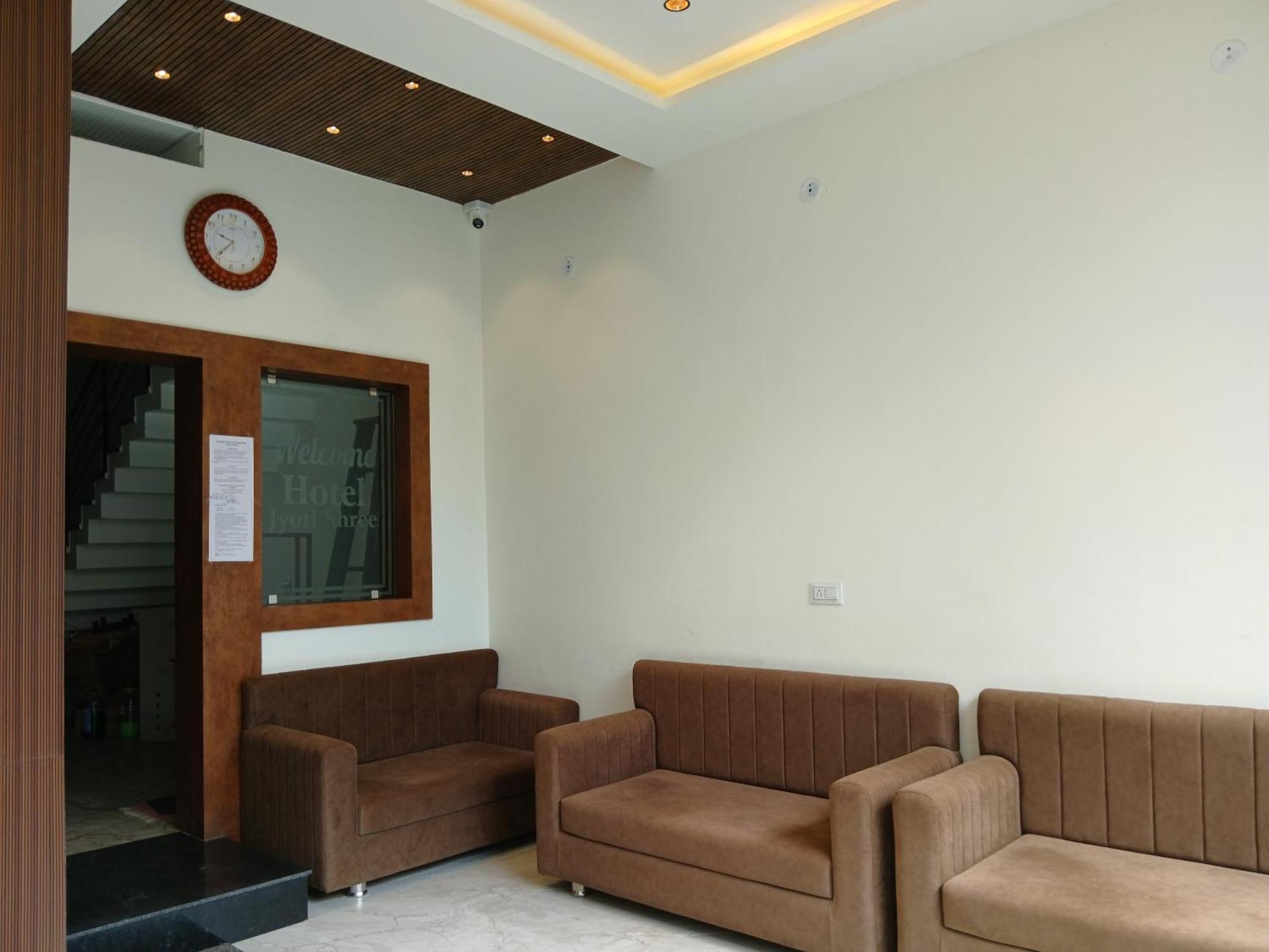Hotel Jyoti Shree 우자인 외부 사진
