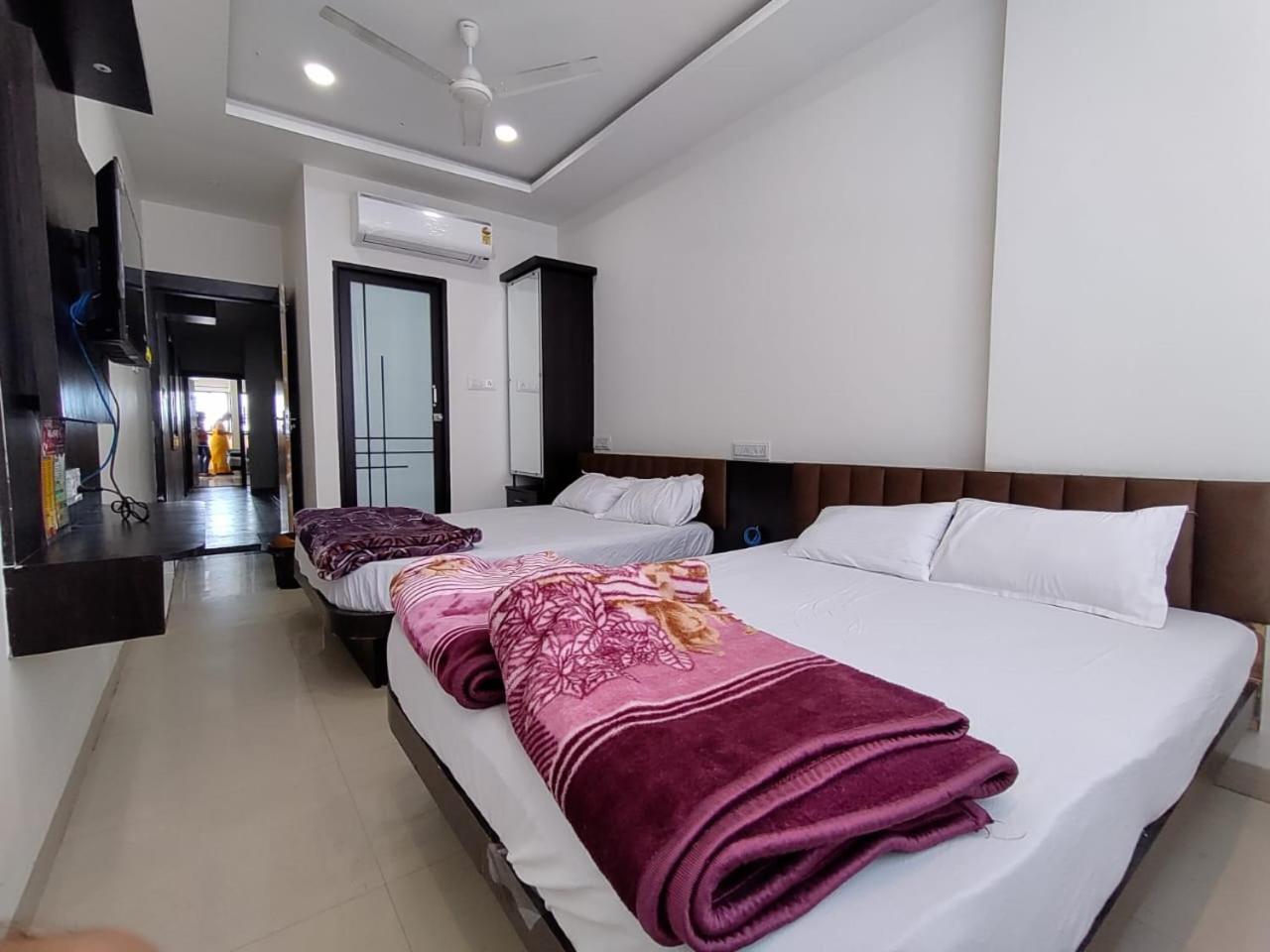Hotel Jyoti Shree 우자인 외부 사진