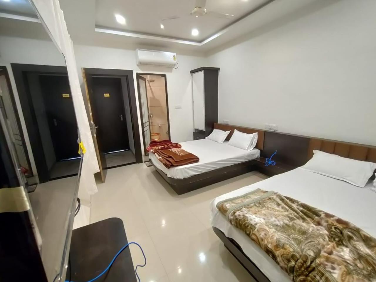 Hotel Jyoti Shree 우자인 외부 사진