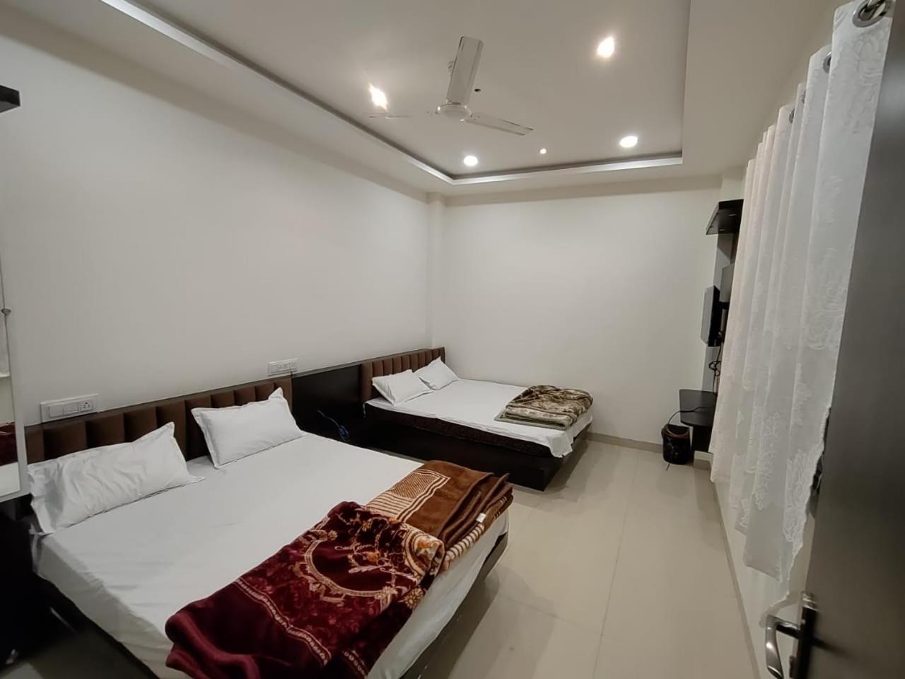 Hotel Jyoti Shree 우자인 외부 사진