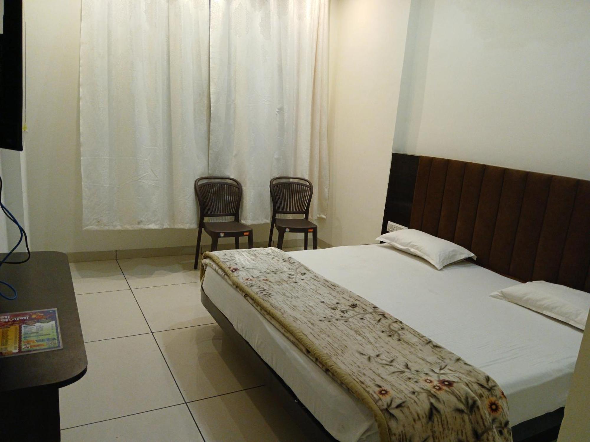 Hotel Jyoti Shree 우자인 외부 사진